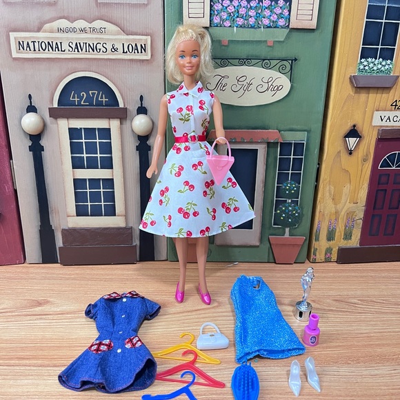 Vintage Barbie 1966 Soft Face With Clothes & Accessories